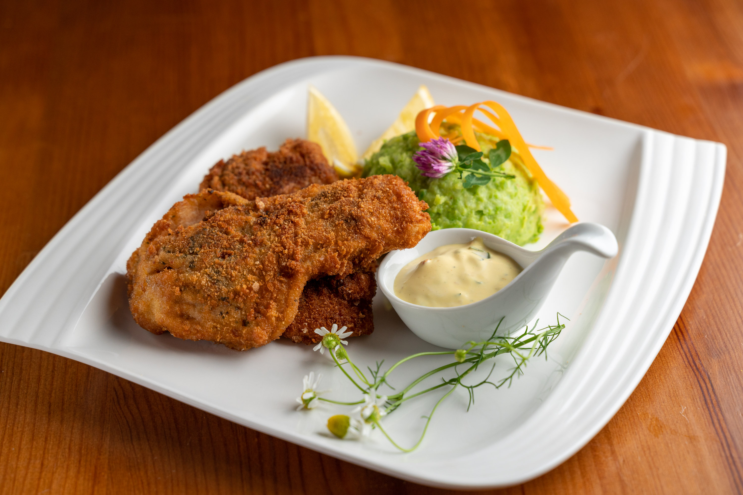 Carp schnitzel with lemon